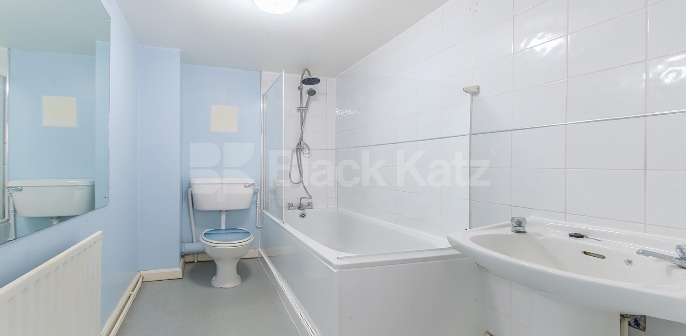 			3 Bedroom, 1 bath, 1 reception Flat			 Upper Street, ISLINGTON N1